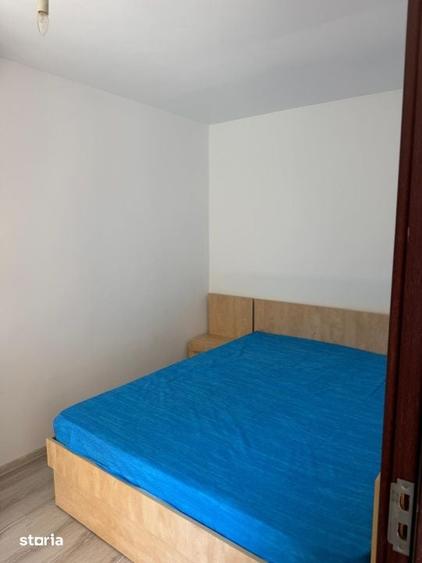 Apartament cu 3 camere în Craiovița Nouă