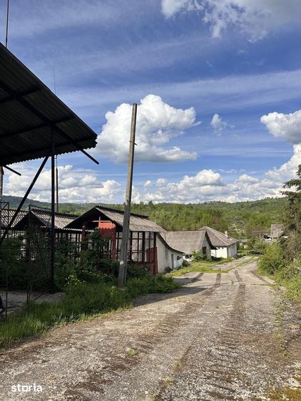 Se vinde Proprietate Premium 11,5 ha teren intravilan si constructii - 2