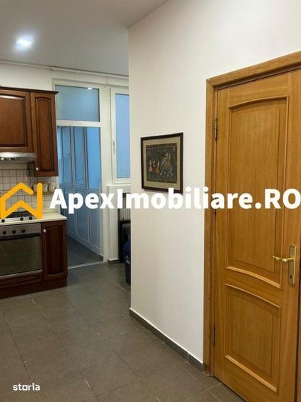 Apartament cu 3 camere semidecomandat în Rosetti