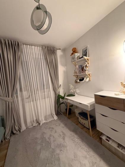 Apartament cu 3 camere semidecomandat, mobilat în Florești
