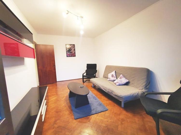 Apartament cu 3 camere decomandat în Lacul Tei