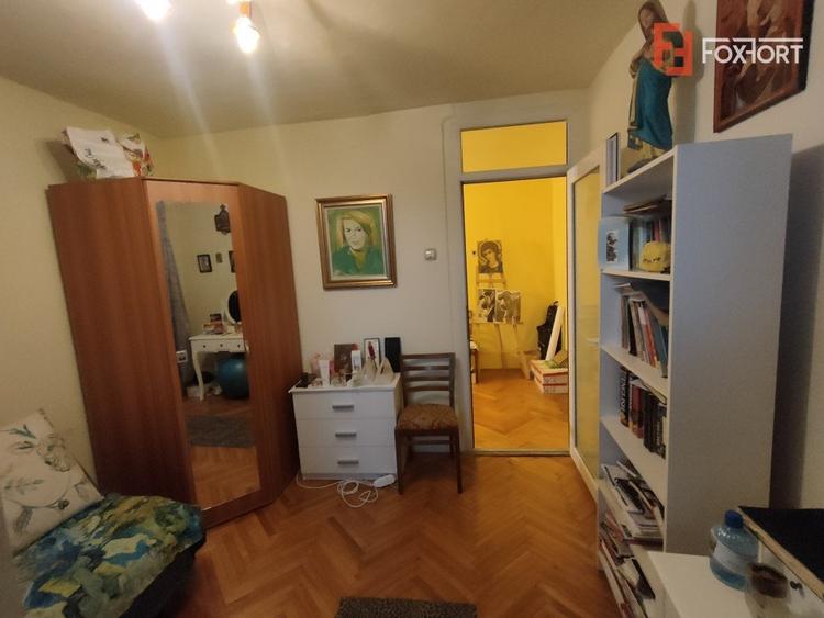 Apartament cu 4 camere decomandat, mobilat în Buziașului