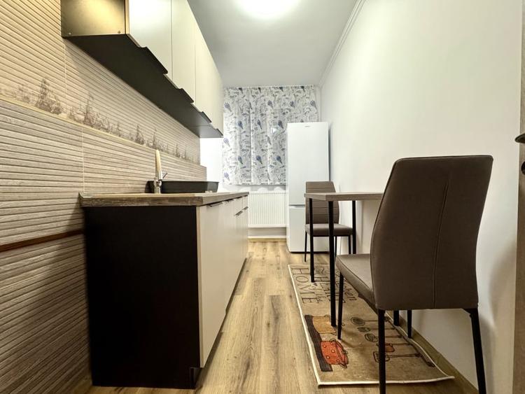 Apartament cu 3 camere decomandat, mobilat în Central