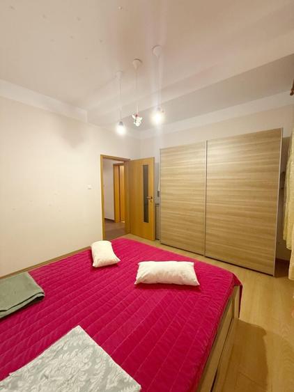 Apartament cu 3 camere decomandat în Girocului