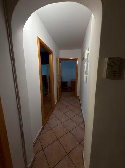 Apartament cu 4 camere semidecomandat în Hărmanului
