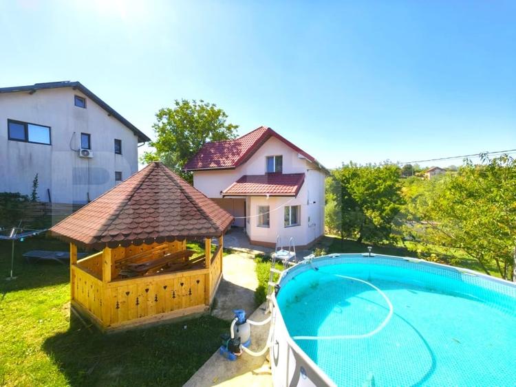 Casă individuală cu 4 camere cu Piscina în Breazu