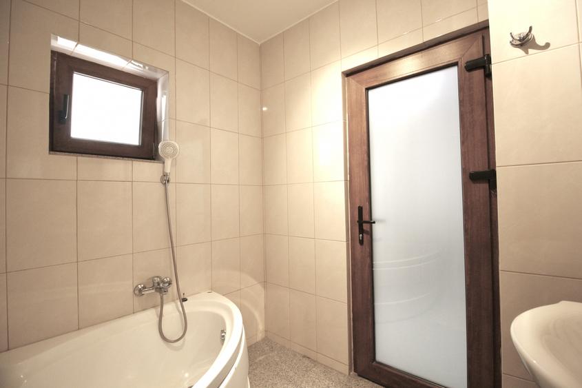 Apartament cu 2 camere semidecomandat, mobilat în Ultracentral