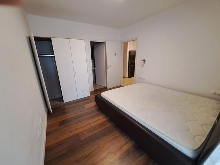 Apartament cu 3 camere semidecomandat, mobilat în Lipovei