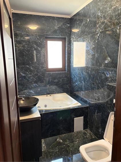 Apartament cu 3 camere decomandat în Florești