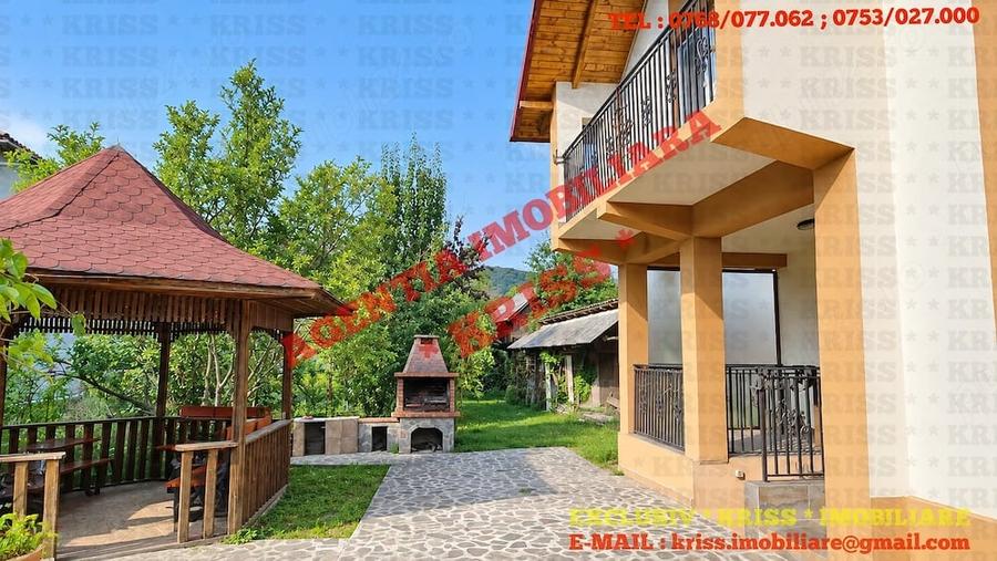 Casă cu 6 camere cu Teren 4000 Mp în Central