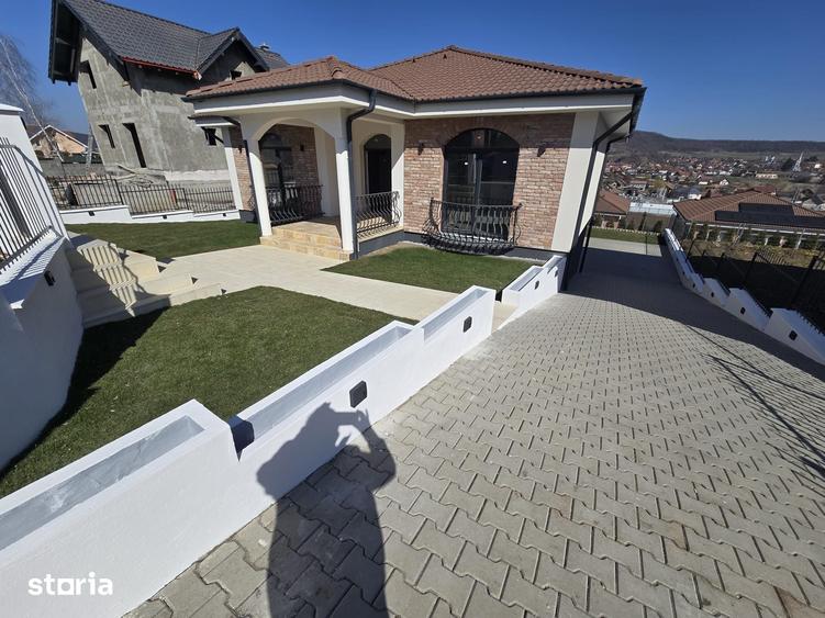 Casă cu 4 camere cu Teren 500 Mp în Corunca