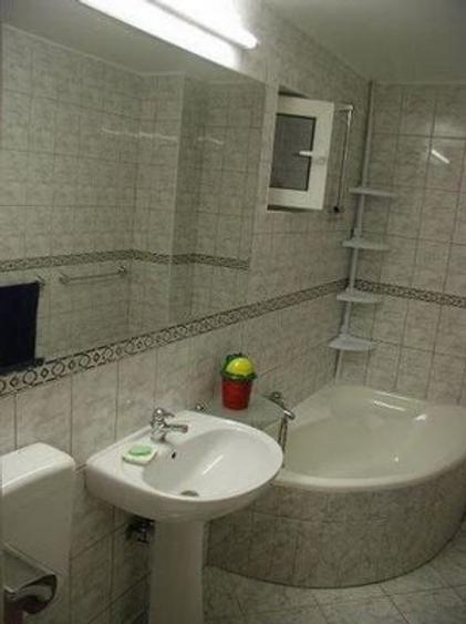 Garsonieră decomandată în P-ța Unirii