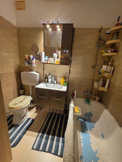 Apartament cu 3 camere decomandat în Baba Novac