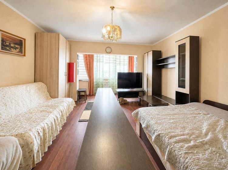 Garsonieră decomandată, mobilată în Bucovina