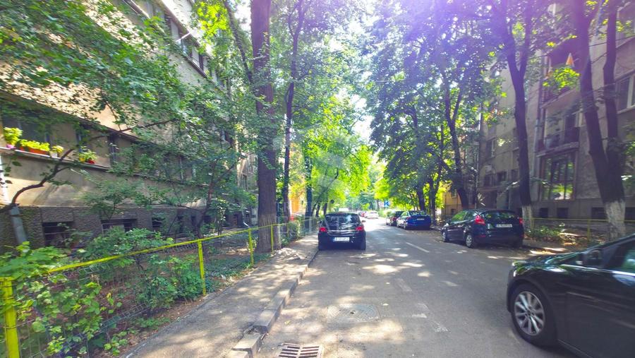 Apartament cu 3 camere decomandat, mobilat în Ferentari