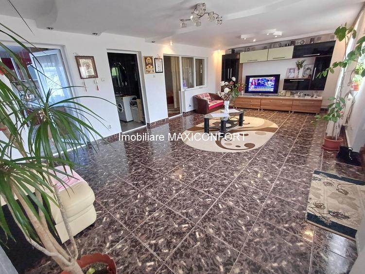 Casă cu 5 camere cu Teren 180 Mp în Lacu Dulce