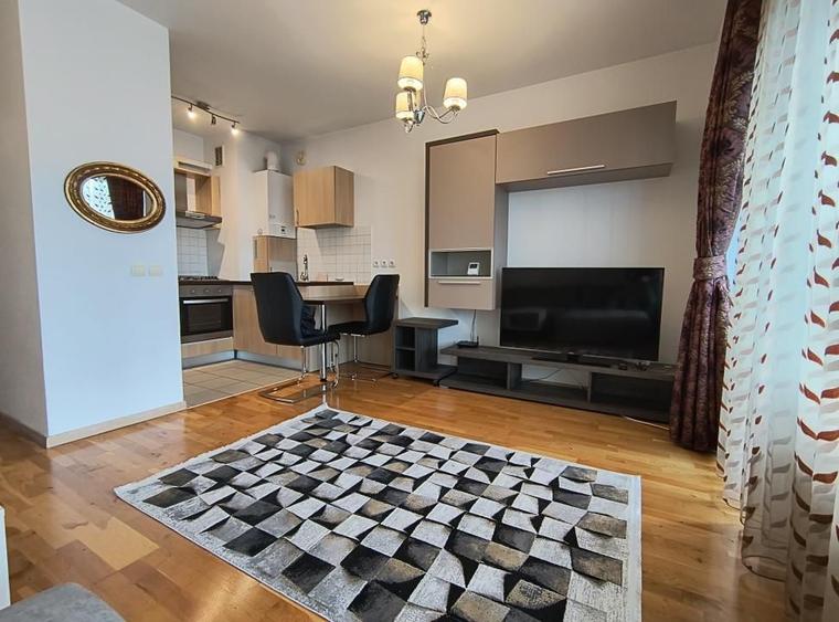Apartament cu 3 camere semidecomandat, mobilat în Dristor