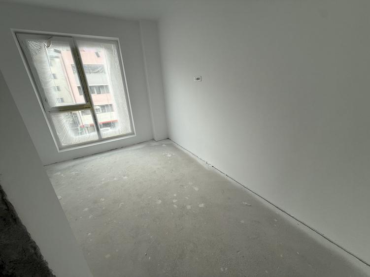 Apartament cu 4 camere decomandat în Theodor Pallady