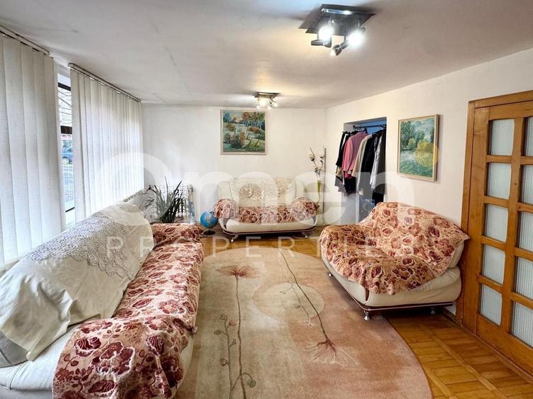 Apartament cu 3 camere semidecomandat, mobilat în Săsar