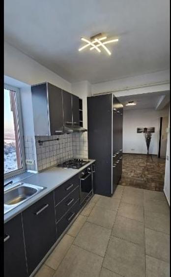 Apartament cu 2 camere semidecomandat, mobilat în Văcăresti