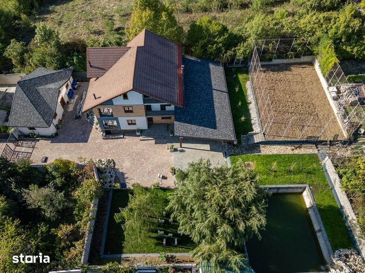 Casă cu Teren 1800 Mp în Răzvad