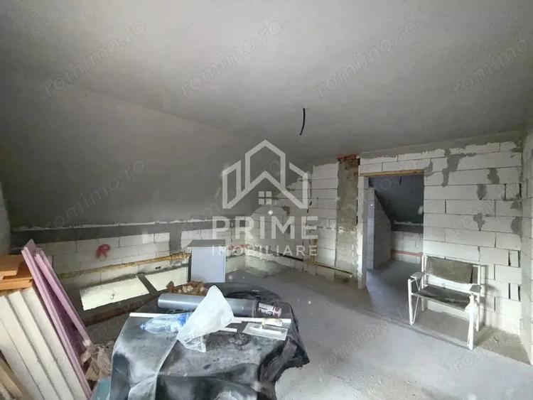 Casă cu 5 camere cu Teren 1800 Mp în Stremț