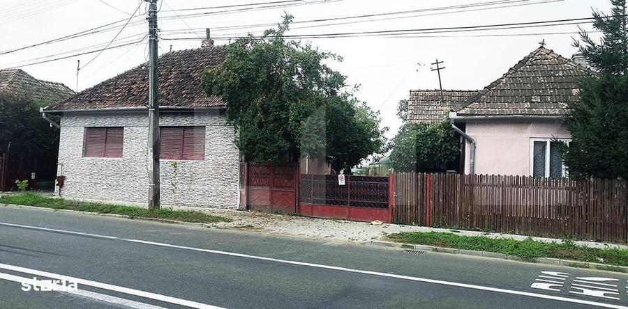 Casă cu 4 camere cu Teren 15277 Mp în Central