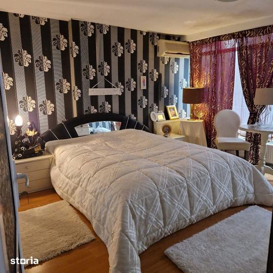 Casă cu 9 camere cu Teren 430 Mp în Ultracentral