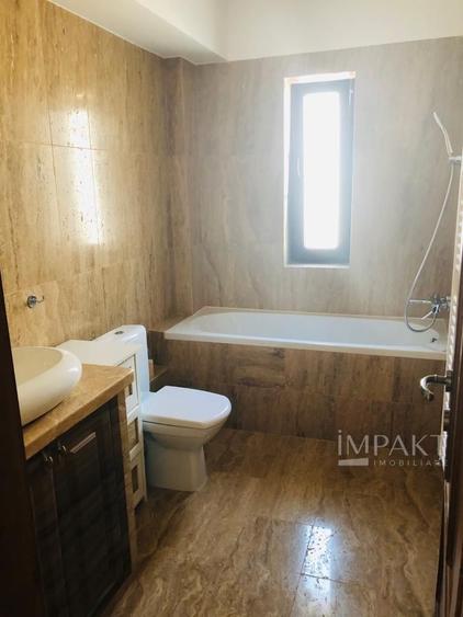 Apartament cu 4 camere semidecomandat, mobilat în Europa