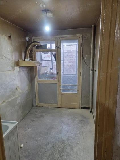 Apartament cu 3 camere semidecomandat în Eroii Revoluției