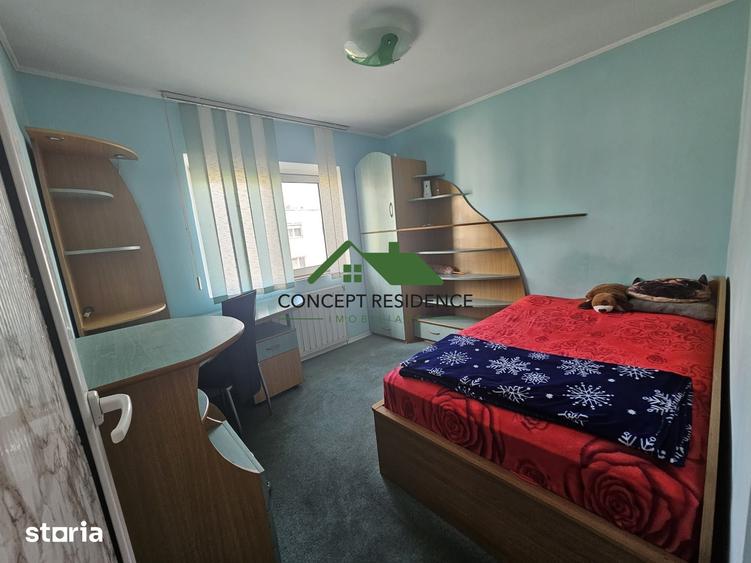 Apartament cu 4 camere decomandat în Traian