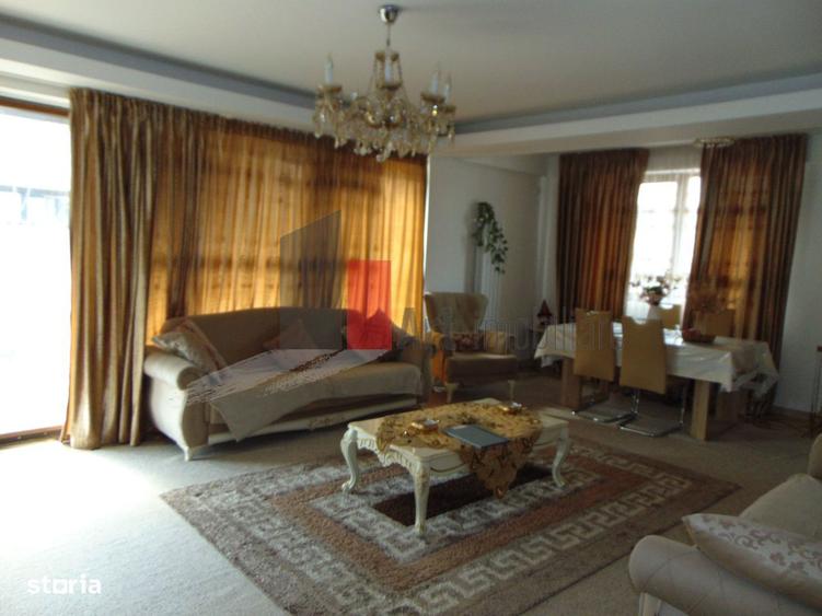 Casă cu 7 camere cu Teren 437 Mp în Fundeni