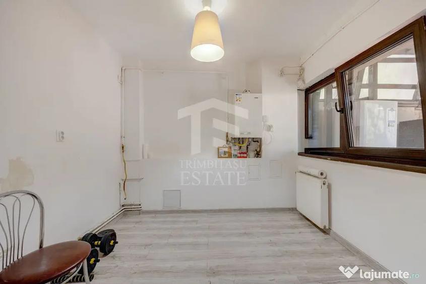 Casă cu 7 camere cu Teren 185 Mp în Central