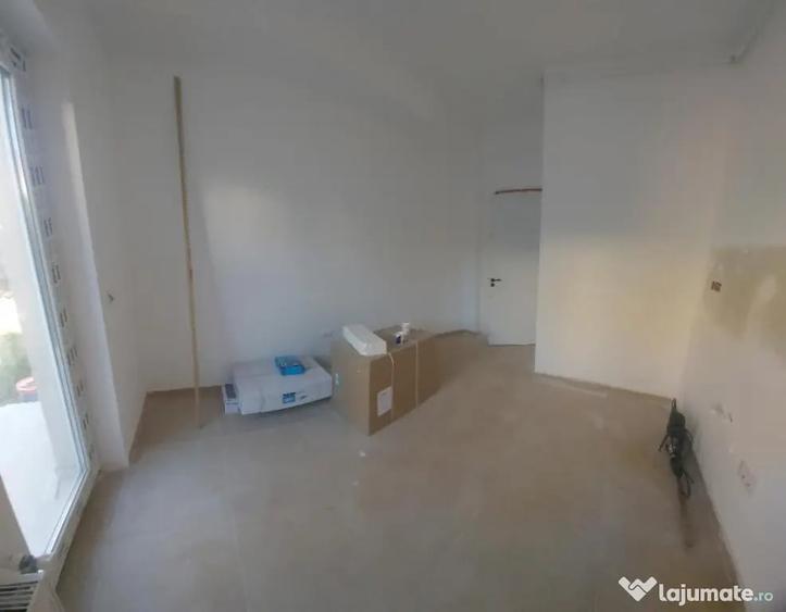 Casă cu 5 camere cu Teren 210 Mp în Central