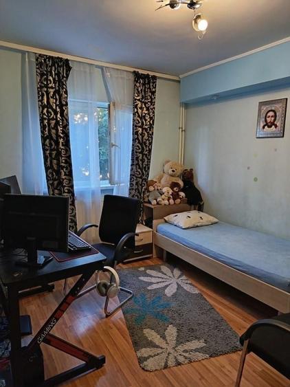 Apartament cu 3 camere decomandat în Bratia din Deal