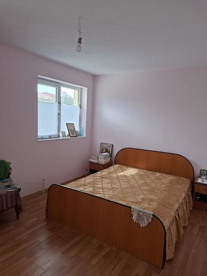 Casă cu 5 camere cu Teren 400 Mp în Prelungirea Ghencea