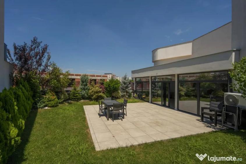 Apartament cu 6 camere decomandat în Timpuri Noi