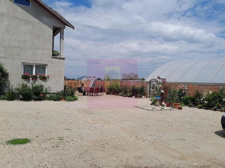 Casă cu 4 camere cu Teren 474 Mp în Vărăști