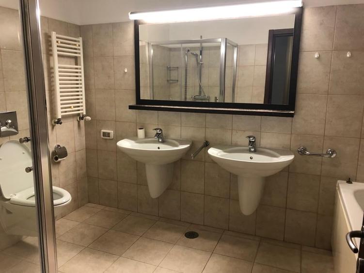 Apartament cu 3 camere decomandat în Primăverii