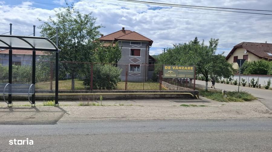 Casă cu 4 camere cu Teren 1088 Mp în Central