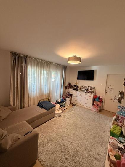 Apartament cu 3 camere semidecomandat în Gorjului