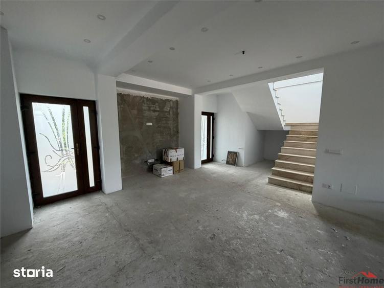 Casă cu 5 camere cu Teren 674 Mp în Vânători