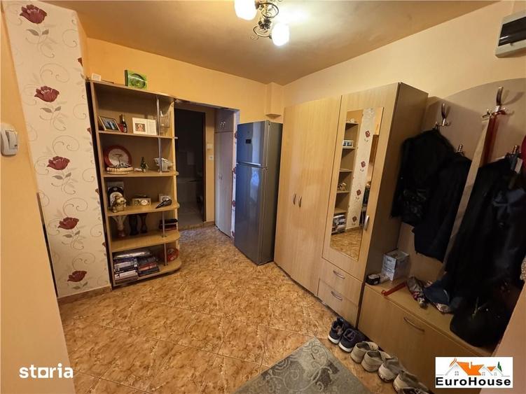 Apartament cu 2 camere decomandat în Ampoi 3