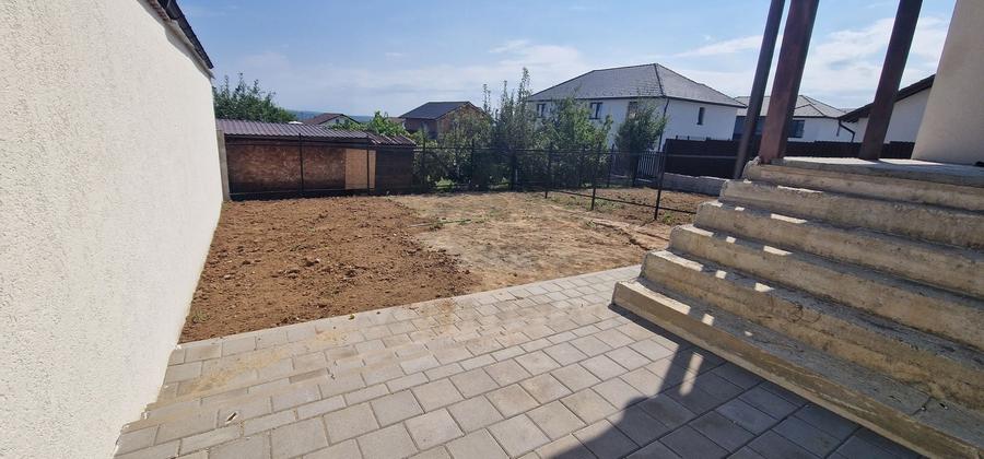 Duplex cu 4 camere cu Canalizare în Sud-Est