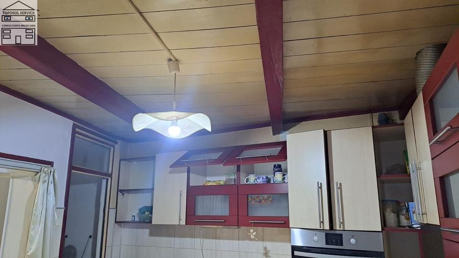 Casă individuală cu 6 camere cu Teren 580 Mp în Central