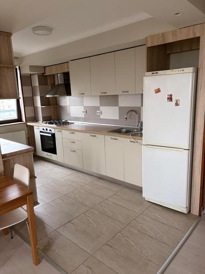 Apartament cu 2 camere semidecomandat în Olteniței