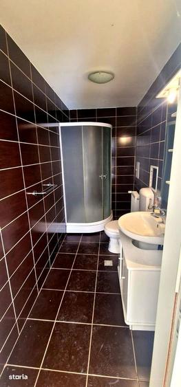 Casă cu 6 camere cu Canalizare în Trei Stejari