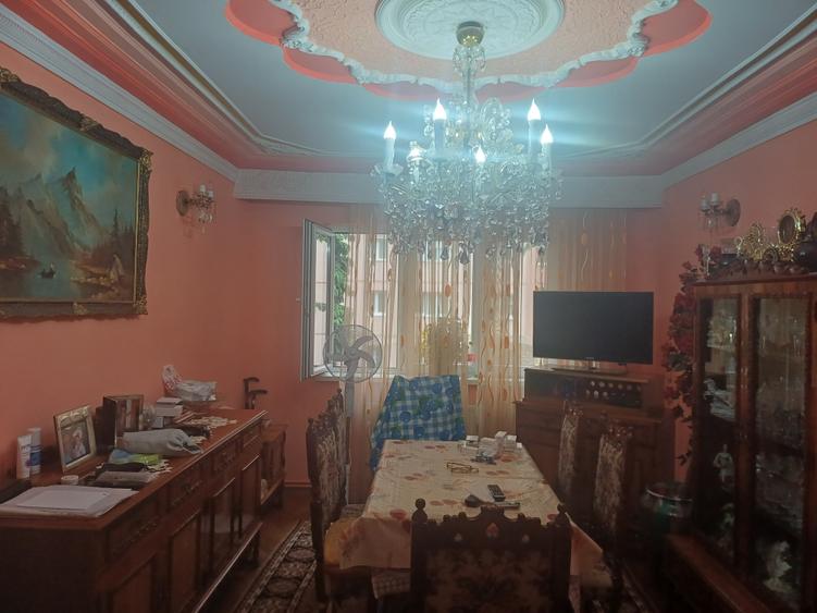 Apartament cu 4 camere semidecomandat în Vasile Aaron