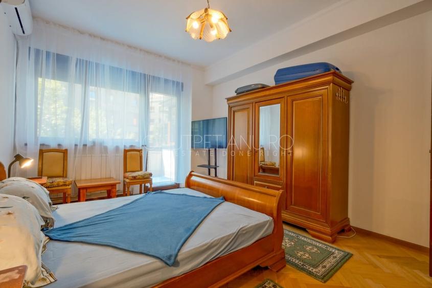 Apartament cu 5 camere semidecomandat, mobilat în Polonă