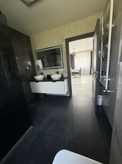 Casă cu 3 camere în Central